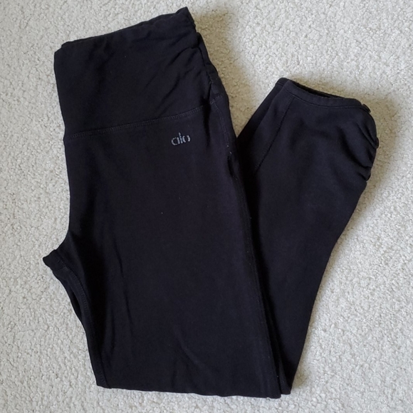 ALO Yoga Pants - Black Alo Yoga pants with 3 buttons at each ankle.